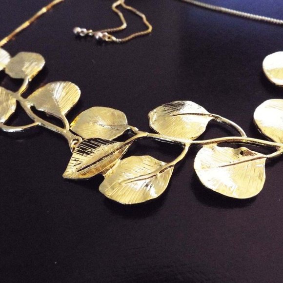 Elegant Gold Leaf Necklace - Picture 2 of 2